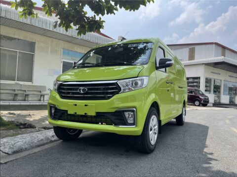 xe_van_2_chỗ_màu_xanh